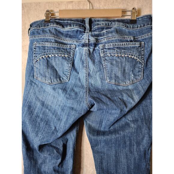 Z CAVARICCI  Medium Wash Blue Beaded Distressed Straight Leg Jeans SZ 15 (38x31) - Picture 4 of 9